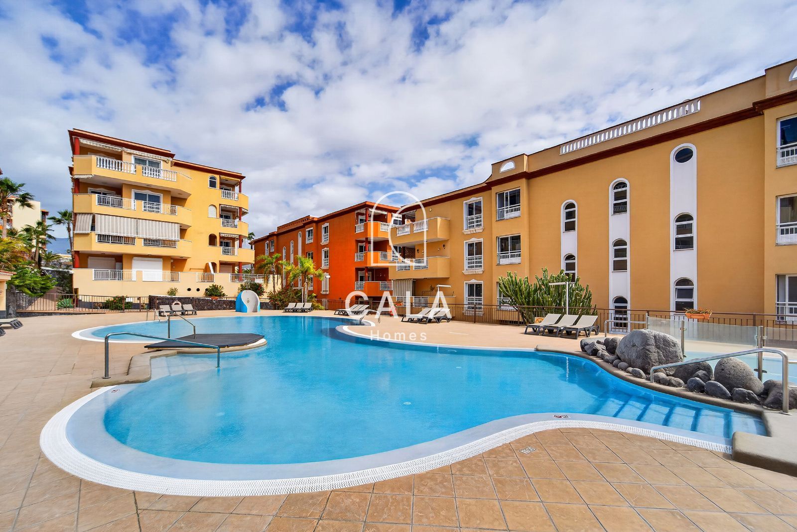Bright 2-Bedroom Apartment in Callao Salvaje.
