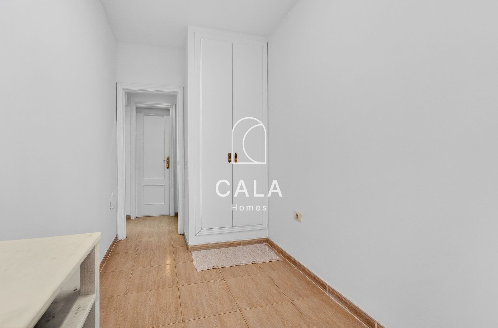 2-bedroom apartment with garage and storage room