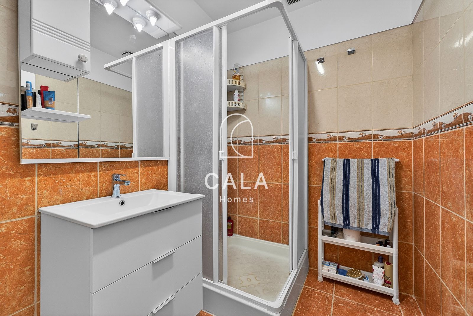 2-bedroom apartment with garage and storage room