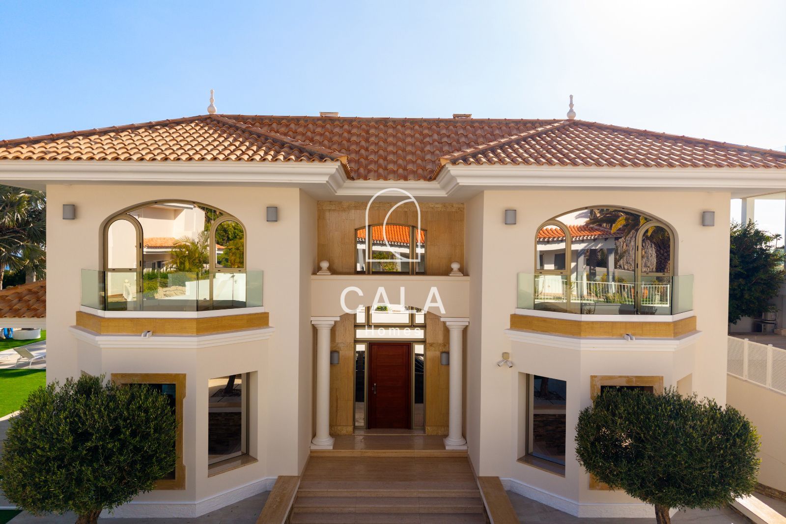 La Caleta: Exclusive Living by the Sea and Golf
