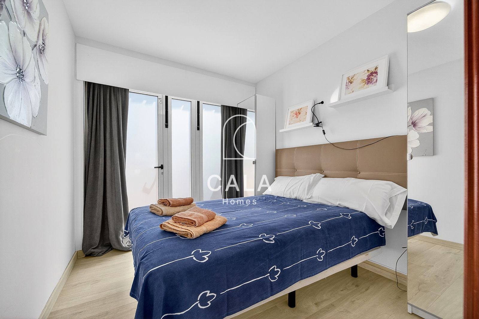 Bright 3 bedroom corner duplex penthouse, frontline to the sea, Callao Salvaje.