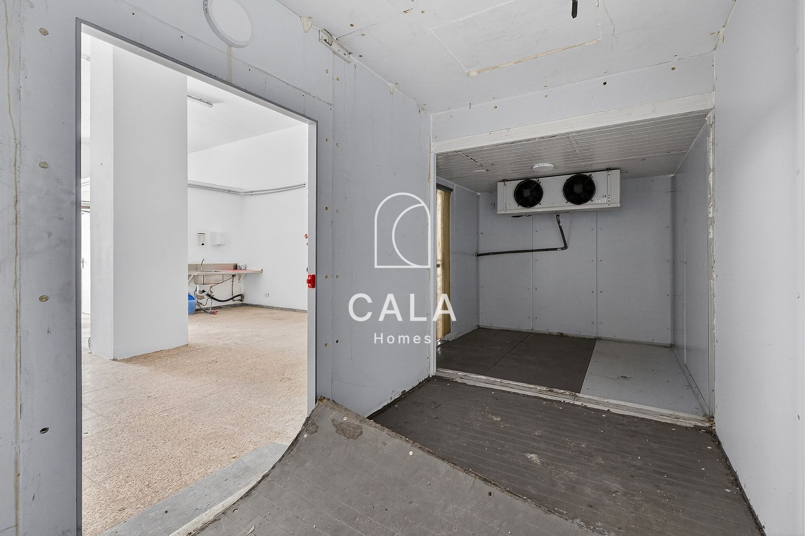 Prime Commercial Space in Adeje with Private Parking