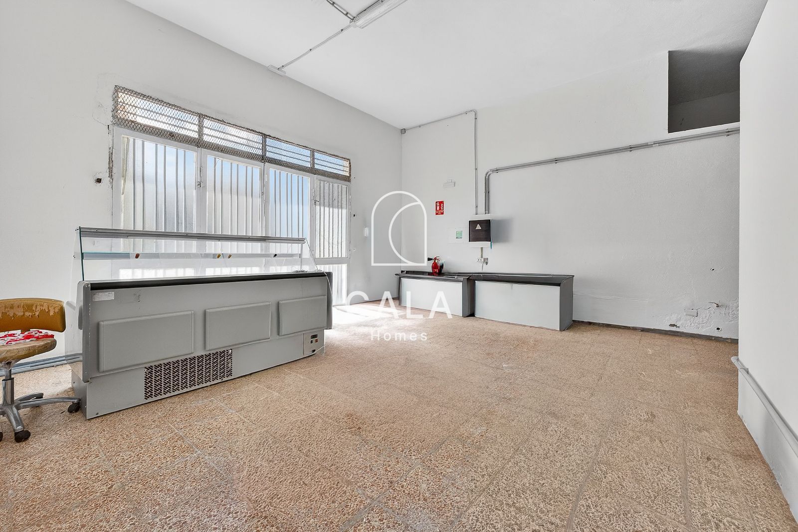 Prime Commercial Space in Adeje with Private Parking