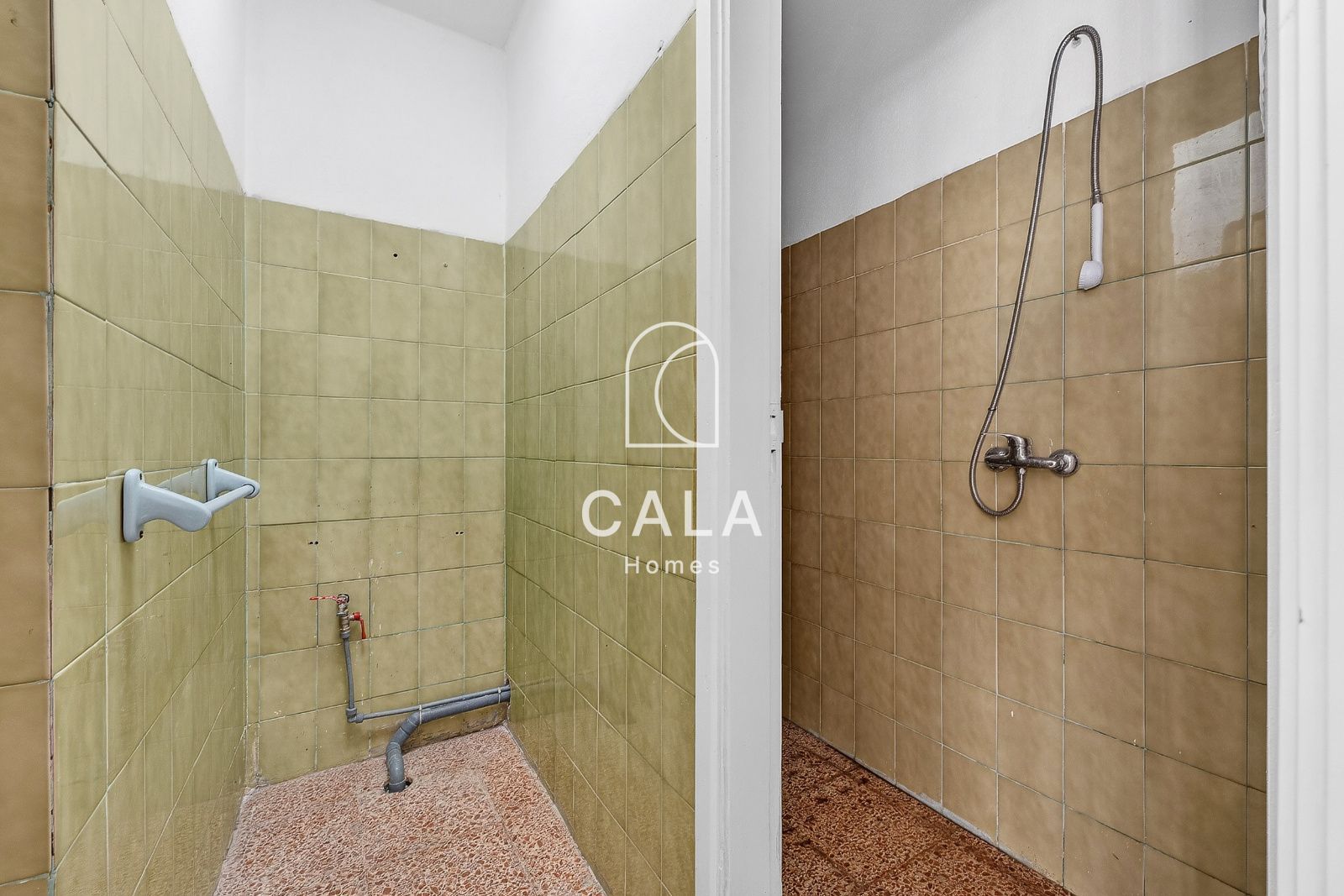 Prime Commercial Space in Adeje with Private Parking