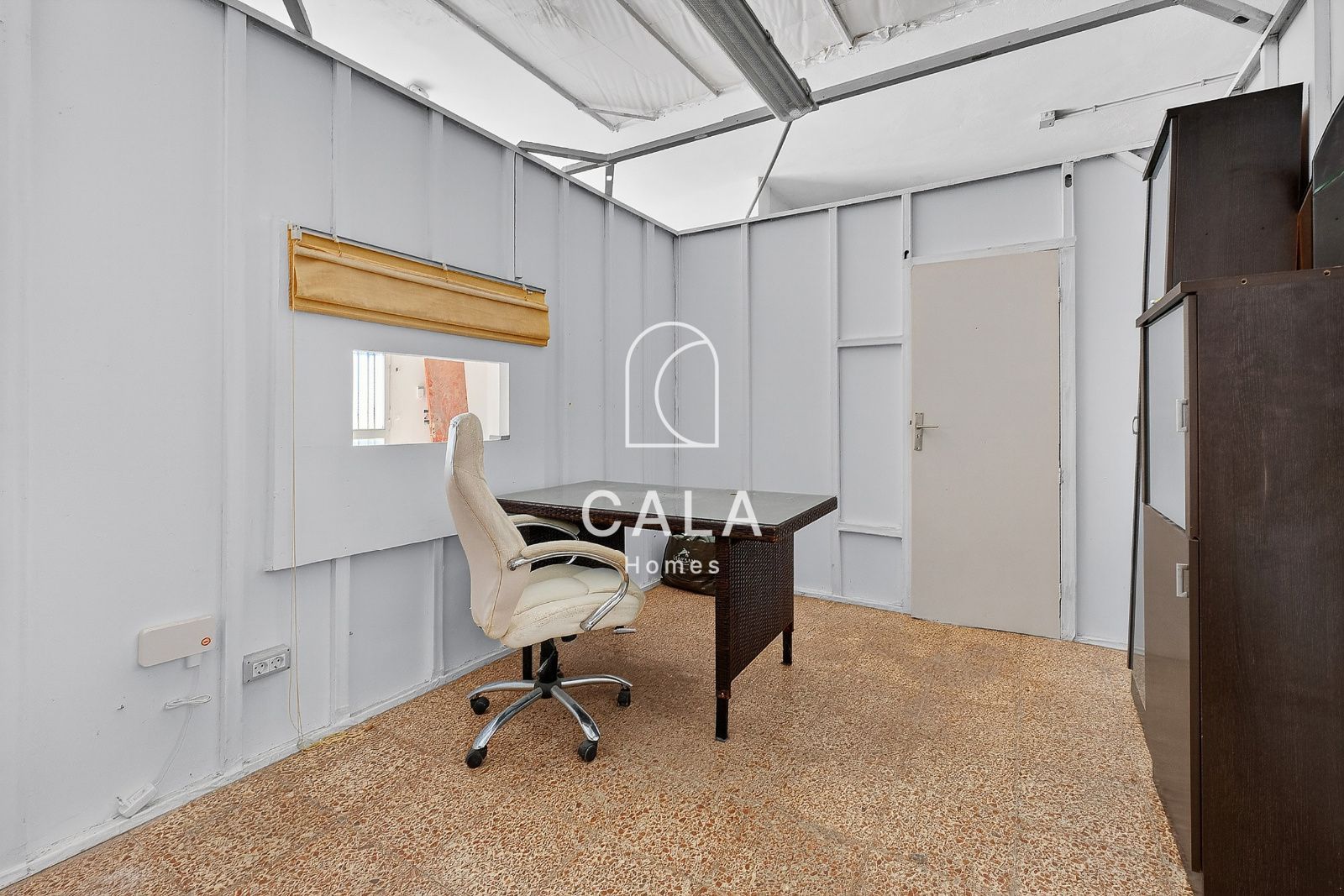 Prime Commercial Space in Adeje with Private Parking