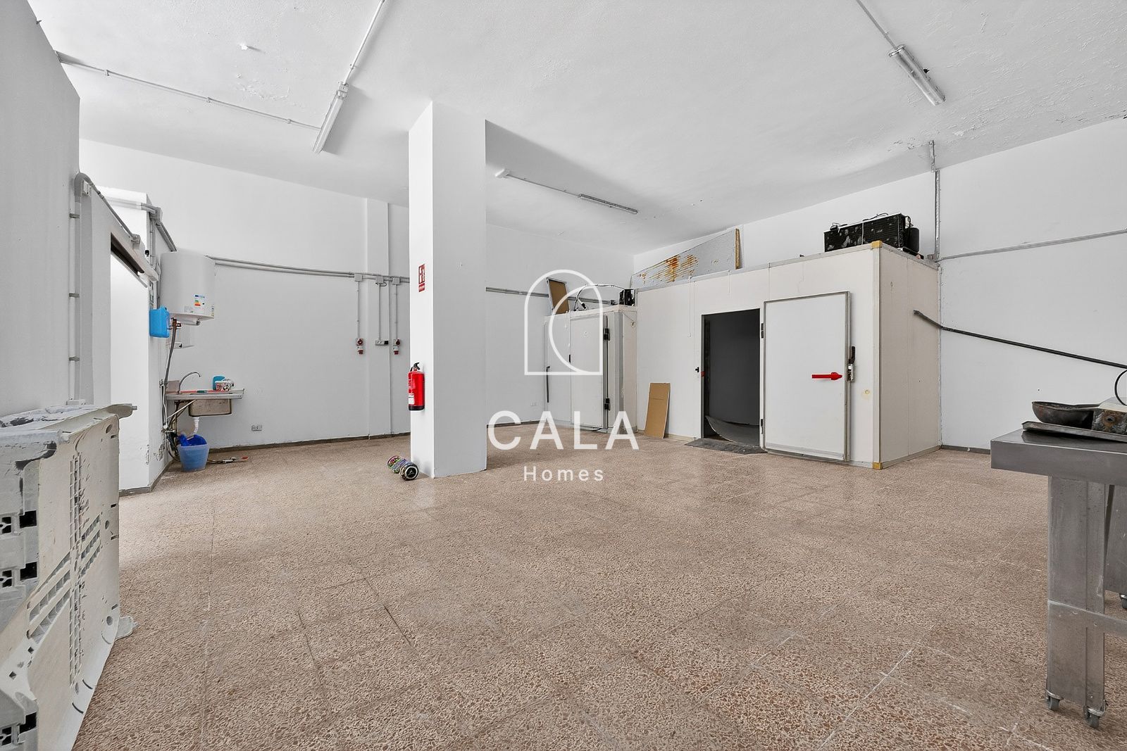 Prime Commercial Space in Adeje with Private Parking