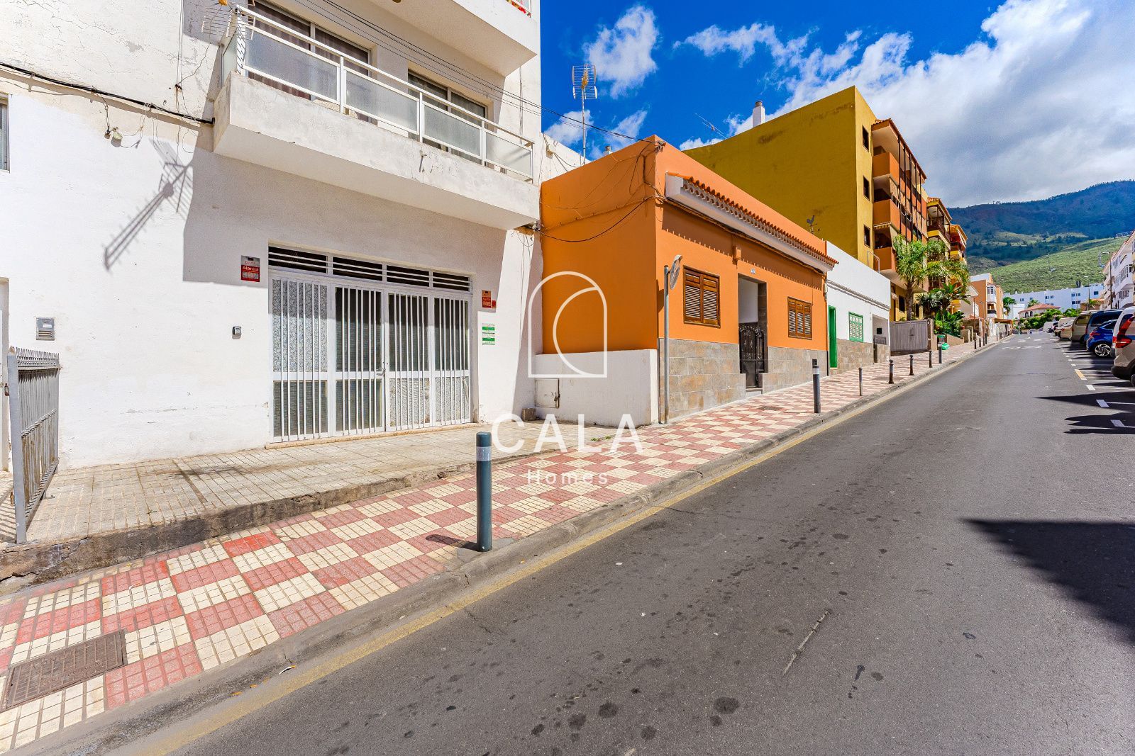 Prime Commercial Space in Adeje with Private Parking