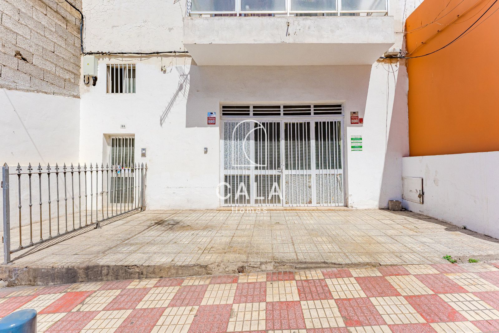 Prime Commercial Space in Adeje with Private Parking