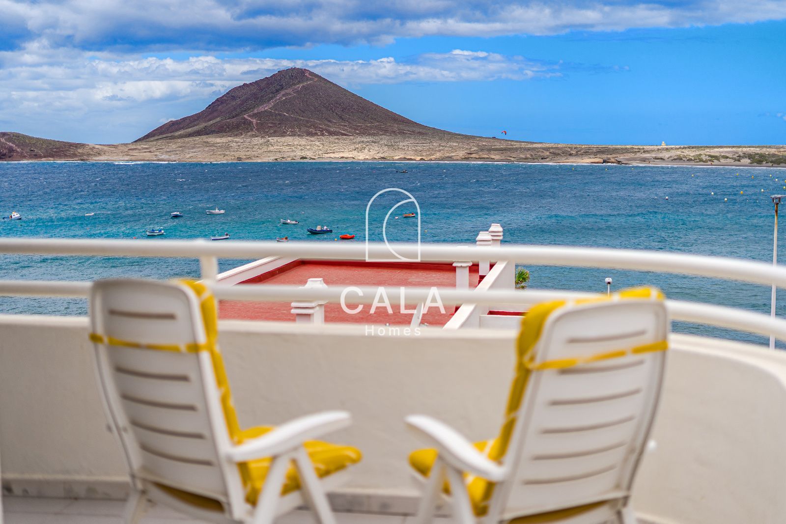 Corner Apartment with Panoramic Sea and Mountain Views in El Médano