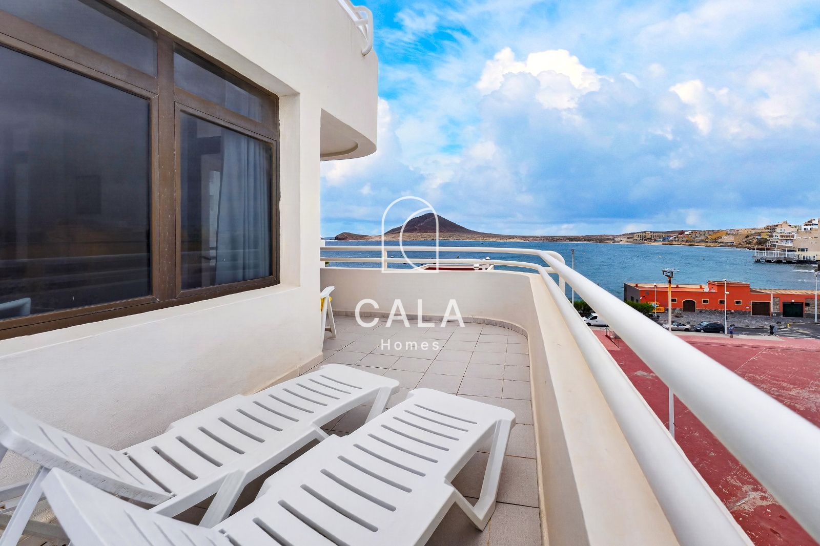 Corner Apartment with Panoramic Sea and Mountain Views in El Médano
