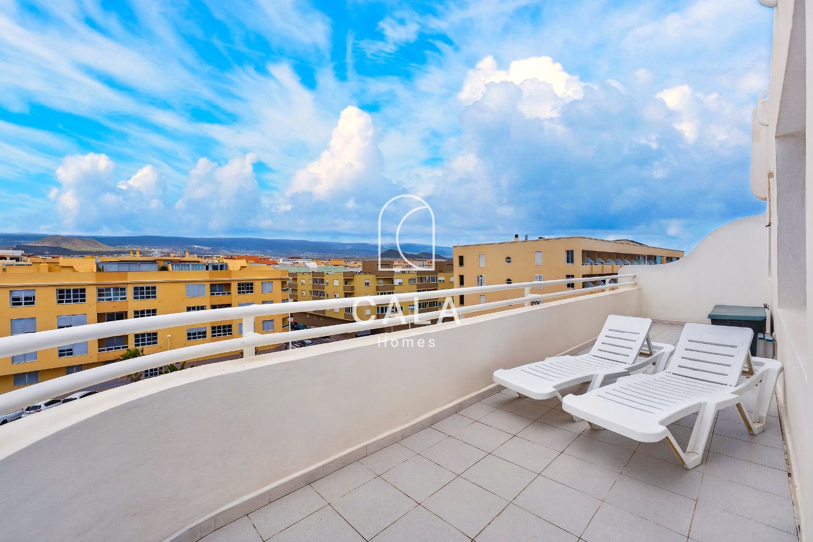 Corner Apartment with Panoramic Sea and Mountain Views in El Médano