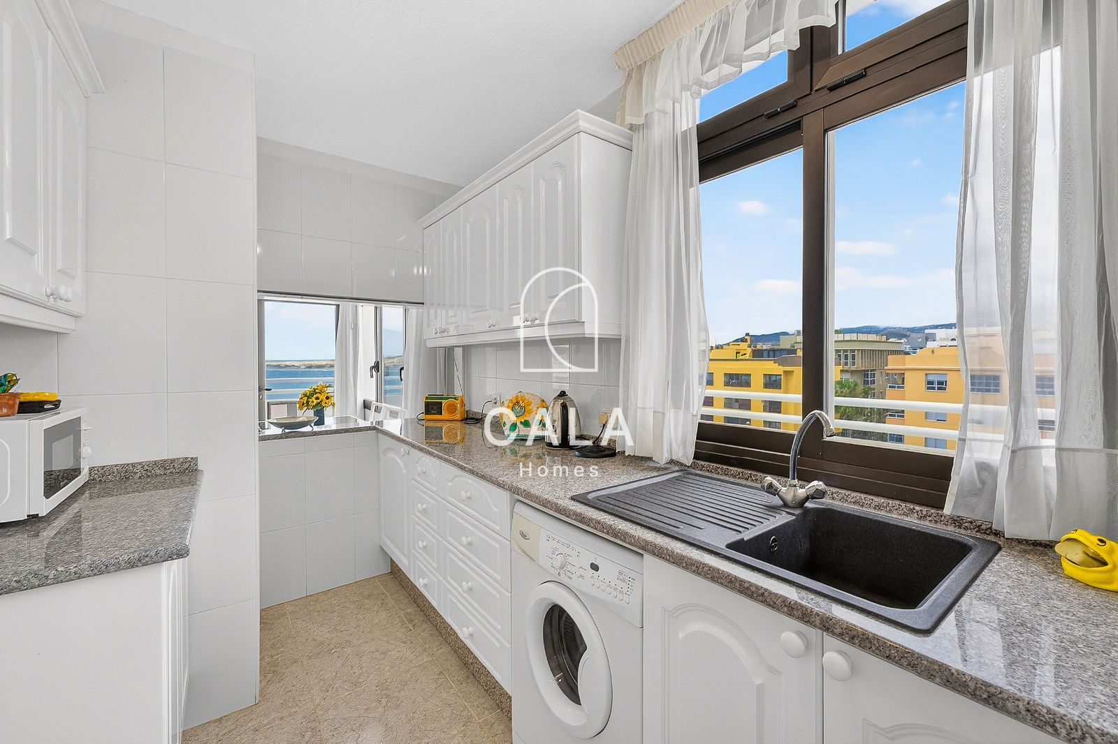 Corner Apartment with Panoramic Sea and Mountain Views in El Médano