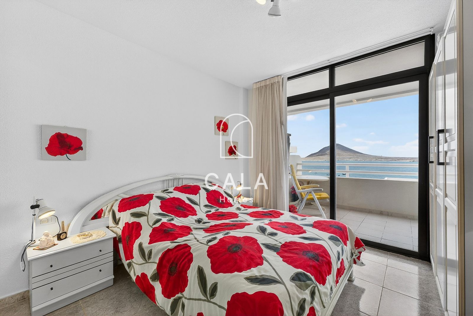 Corner Apartment with Panoramic Sea and Mountain Views in El Médano