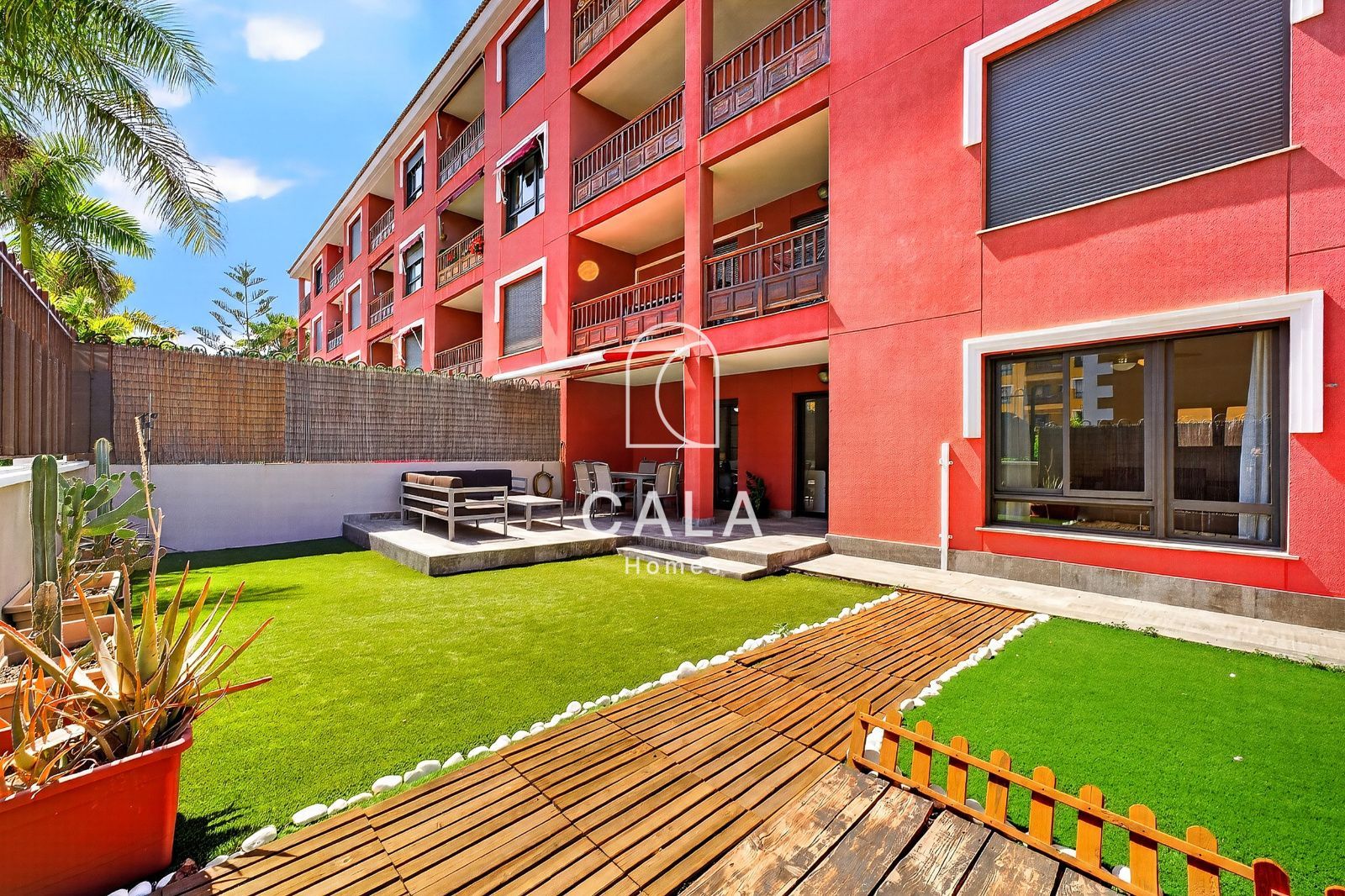 Palm-Mar: Spacious Ground Floor Apartment with Large Terrace