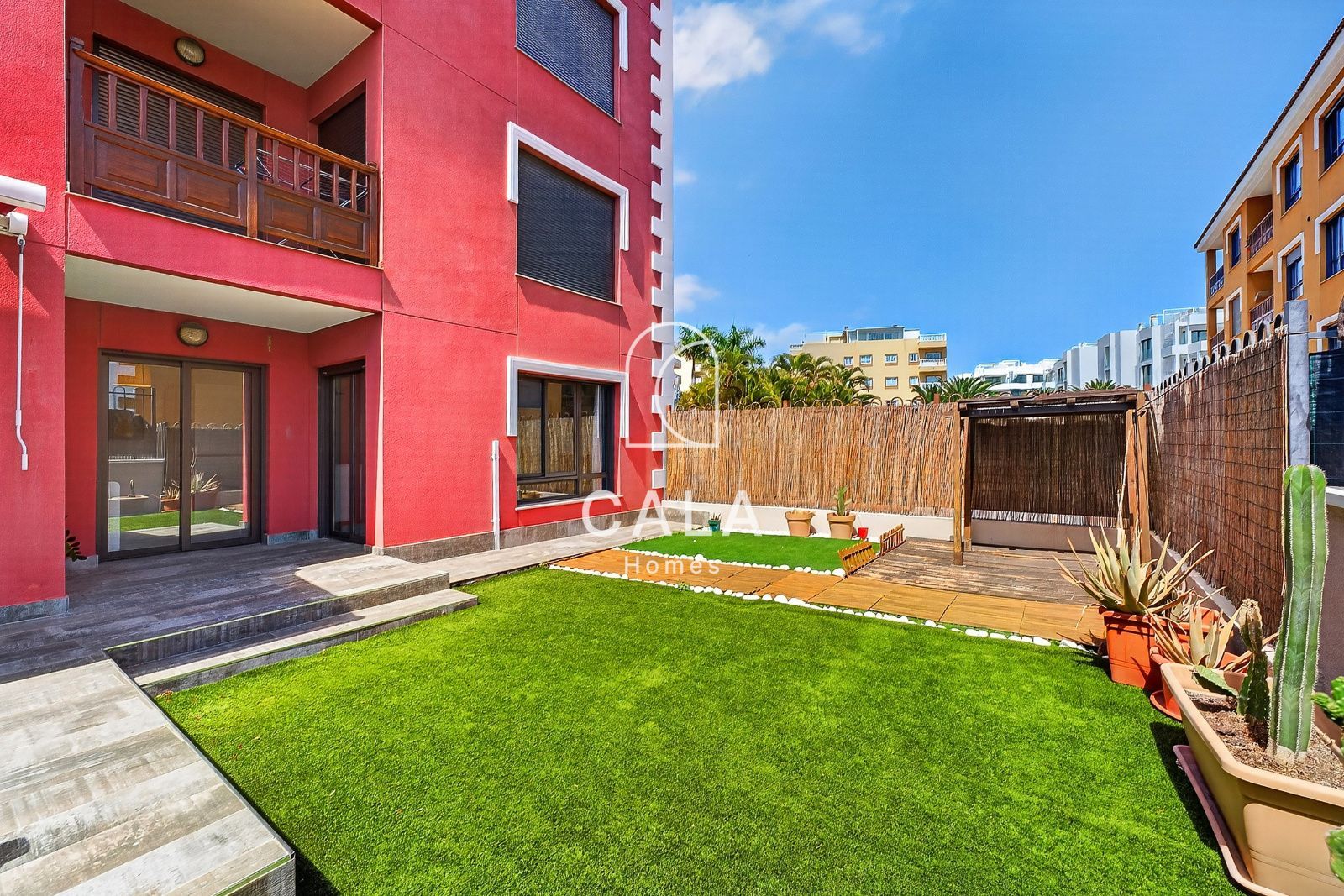 Palm-Mar: Spacious Ground Floor Apartment with Large Terrace