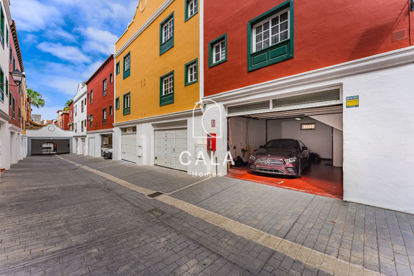 Spacious 3 Bedroom Townhouse with Attic and Private Garage in Los Olivos, Adeje.