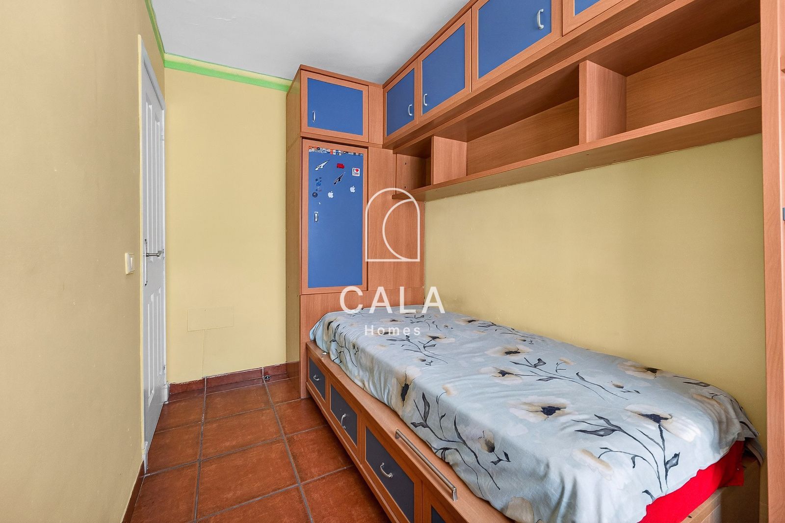 Spacious 3 Bedroom Townhouse with Attic and Private Garage in Los Olivos, Adeje.