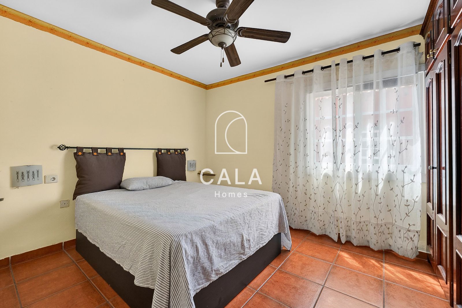 Spacious 3 Bedroom Townhouse with Attic and Private Garage in Los Olivos, Adeje.