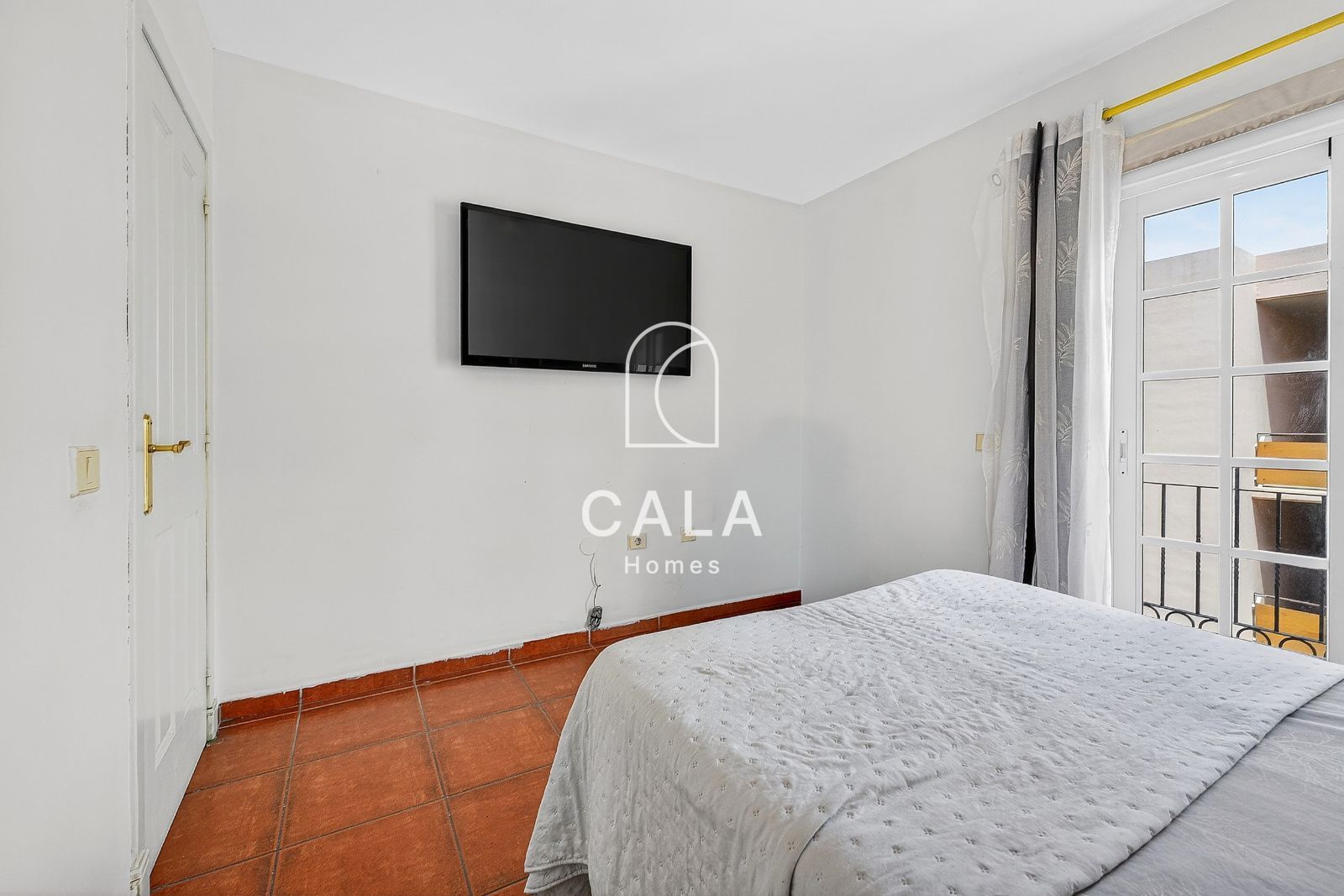 Spacious 3 Bedroom Townhouse with Attic and Private Garage in Los Olivos, Adeje.