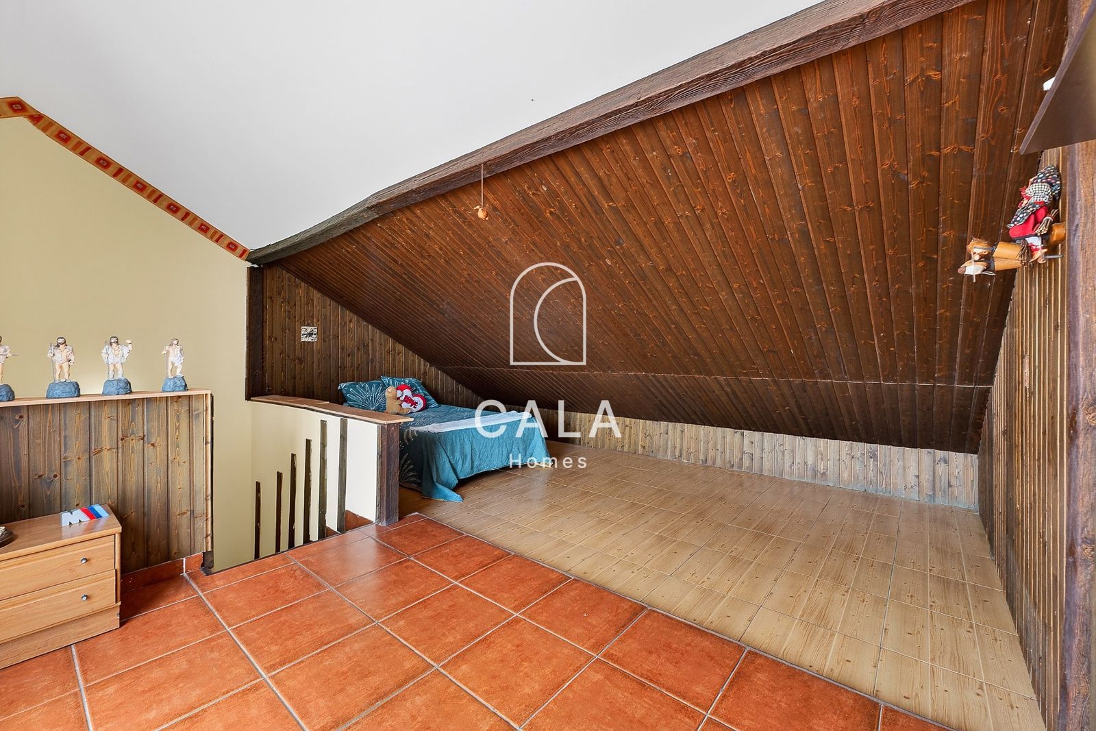 Spacious 3 Bedroom Townhouse with Attic and Private Garage in Los Olivos, Adeje.