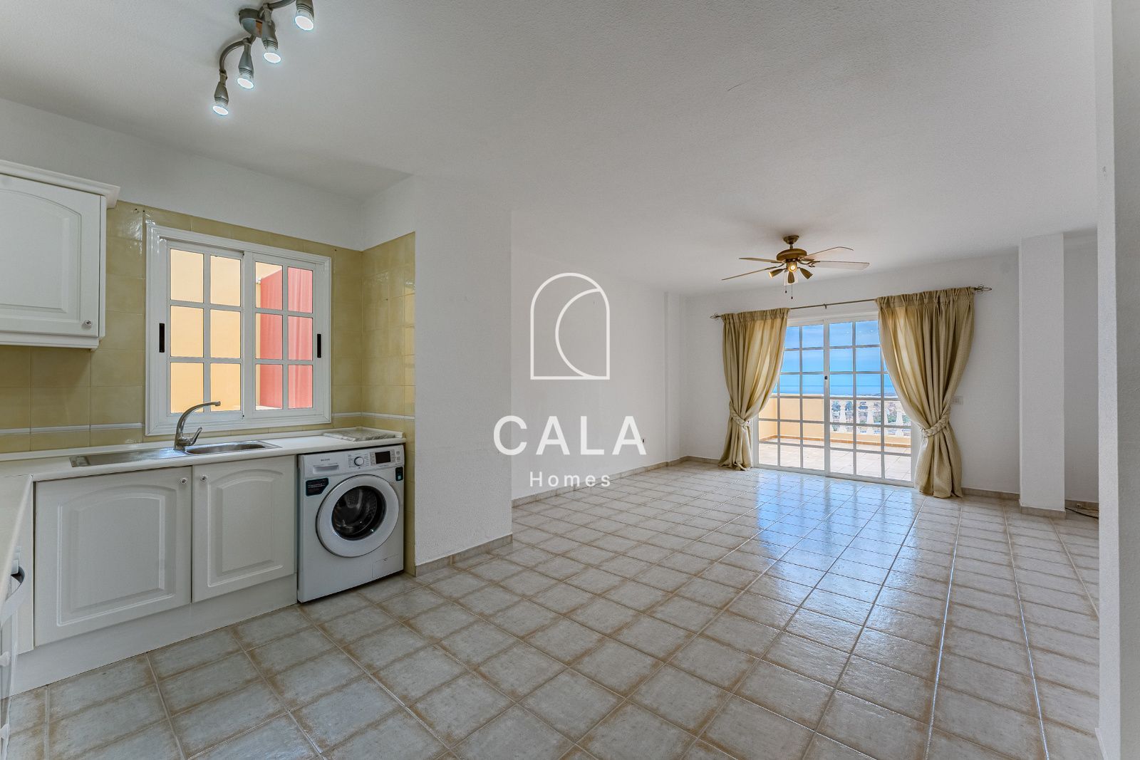 Apartamento en ubicación premium en Costa Adeje con vistas panorámicas al océano