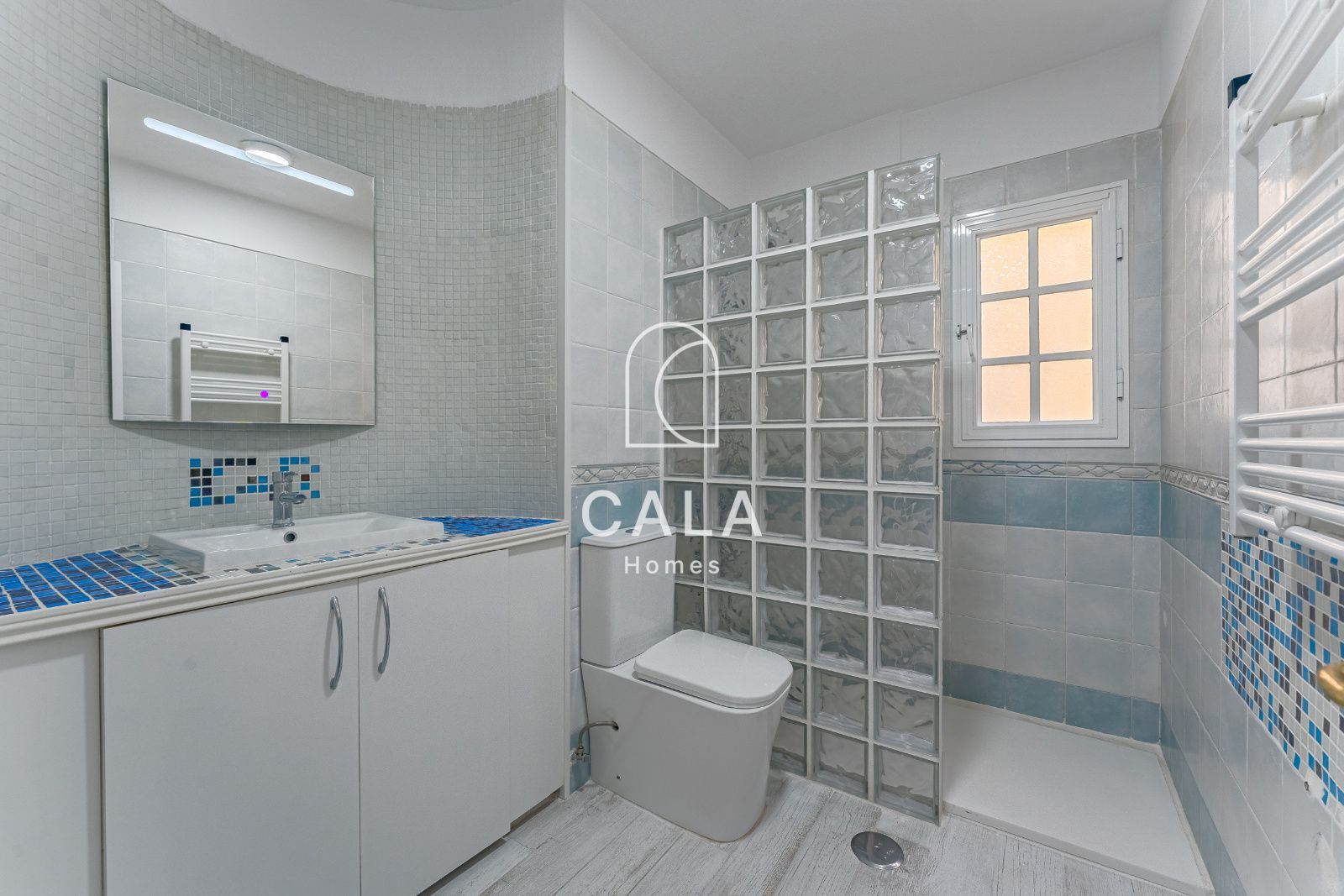 Apartamento en ubicación premium en Costa Adeje con vistas panorámicas al océano