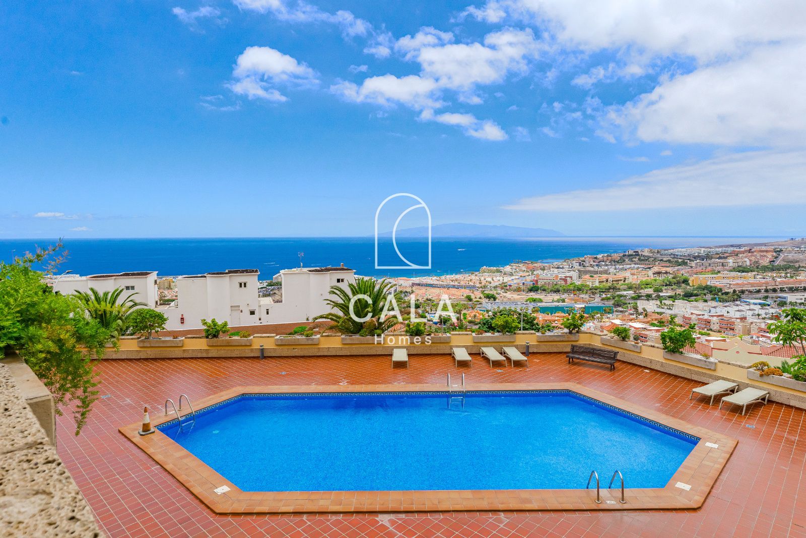 Apartamento en ubicación premium en Costa Adeje con vistas panorámicas al océano