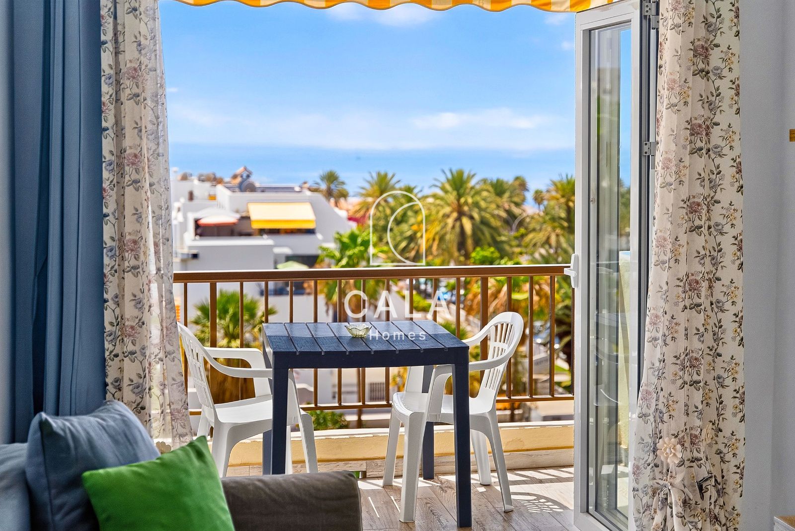 One bedroom apartment with front line ocean views in El Dorado, Playa de Las Américas.