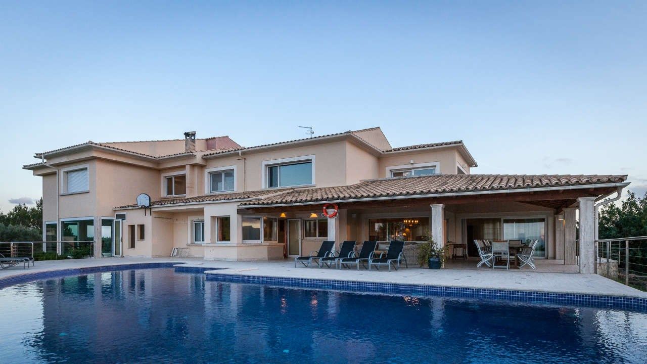 Casa de 950 m2 con ETV en finca de 23.000 m2 en Alcudia