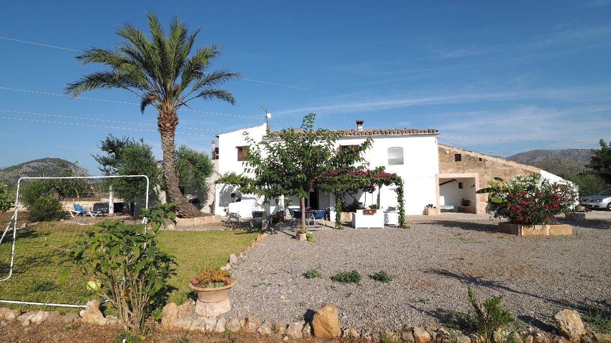 Finca con ETV y 241 m2 en Puerto de Pollensa con proyecto de ampliación