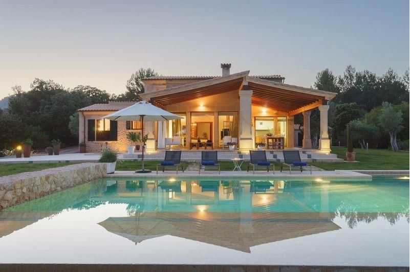 Villa de 350 m2 y licencia turística en Pollensa