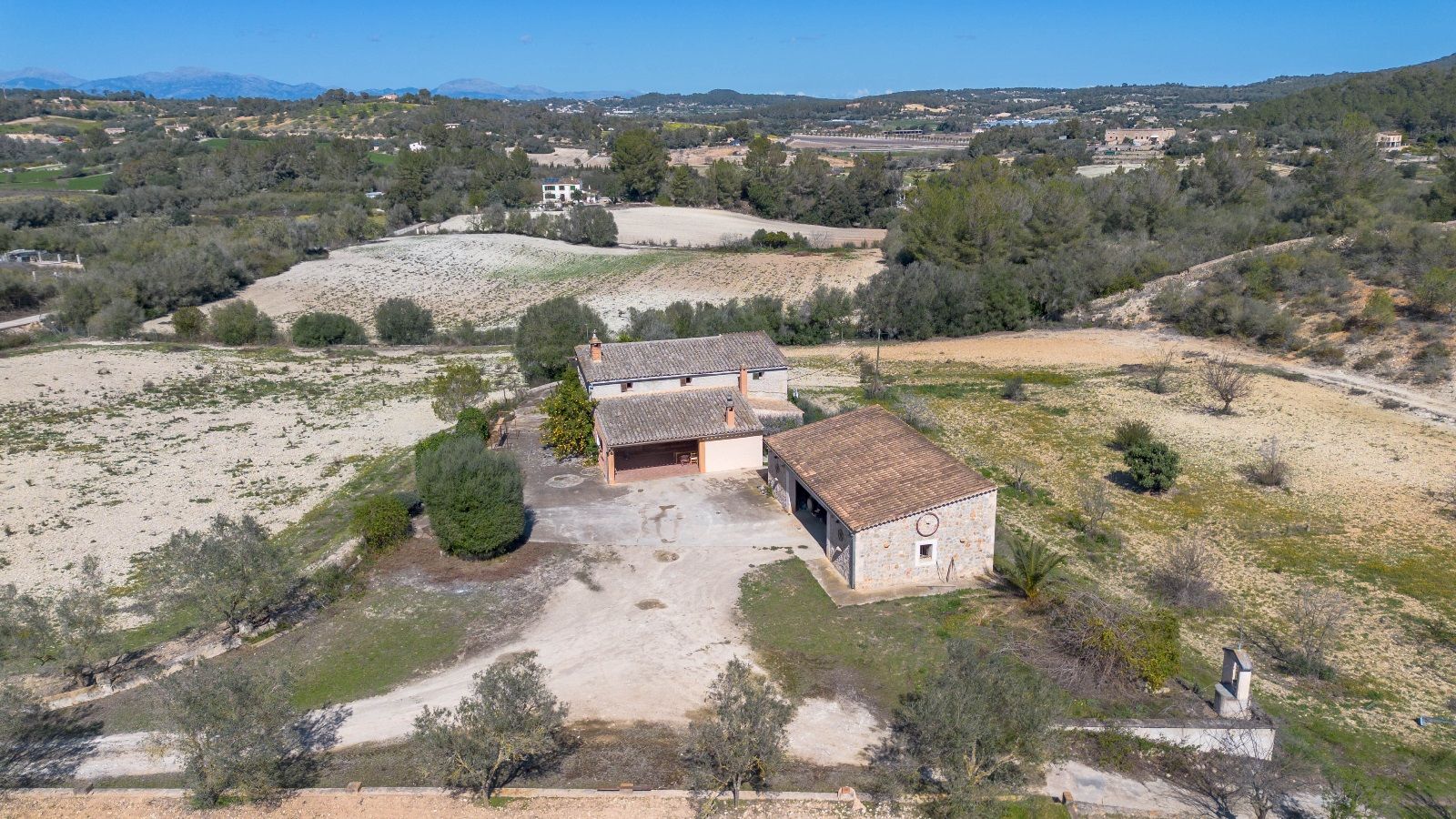 390 m2 Finca legalizada en Sant Joan con licencia para hacer piscina