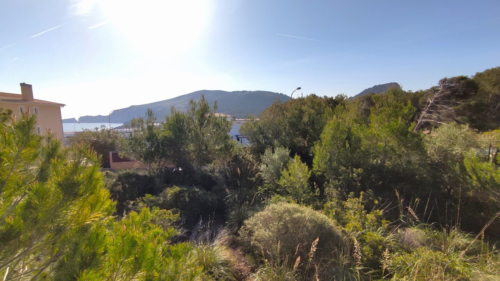 615 m2 Parcela en Cala Mesquida con licencia de obra y vistas al mar