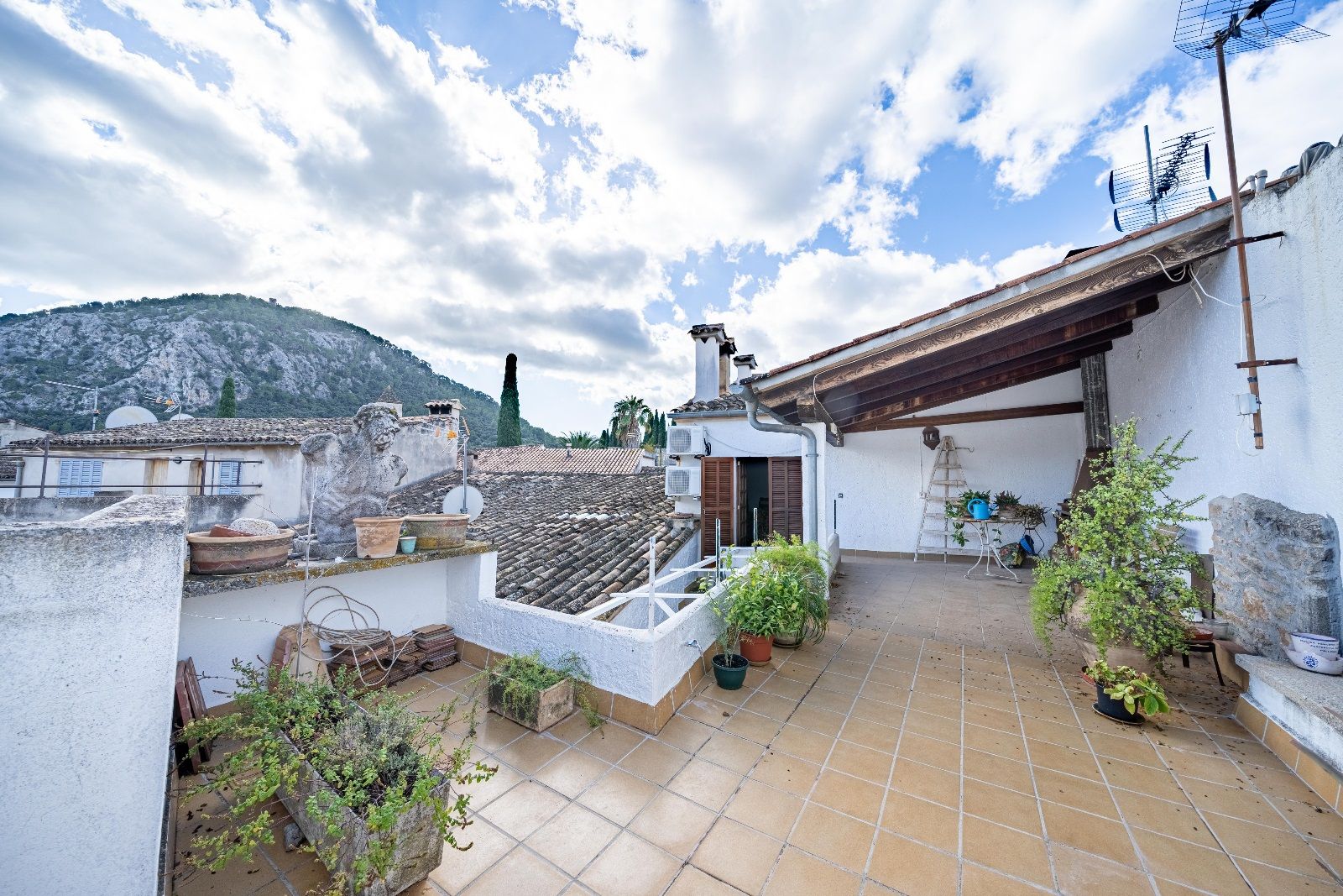 Casa de 450 m2 en Pollensa con local y garaje