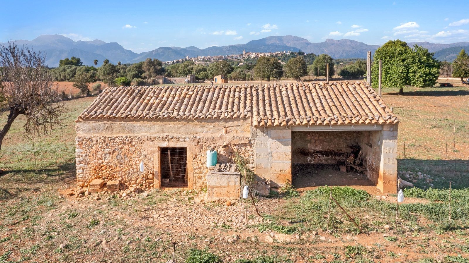 Finca edificable de 24.823 m2 en Búger con agua y luz
