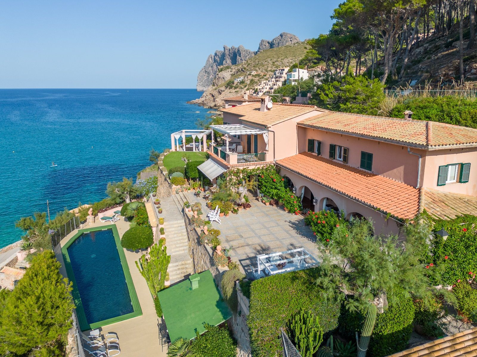 Villa de 571 m2 en 1ª línea de mar en Cala Sant Vicenç