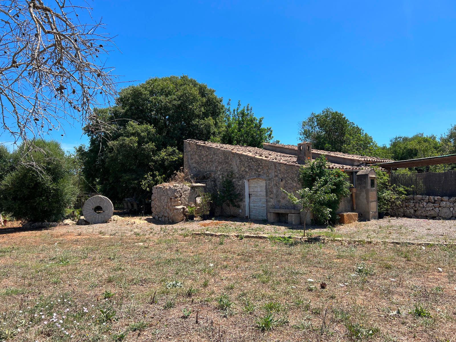 Terreno con licencia de obra, 14.622 m2, en Pollença con vistas al mar