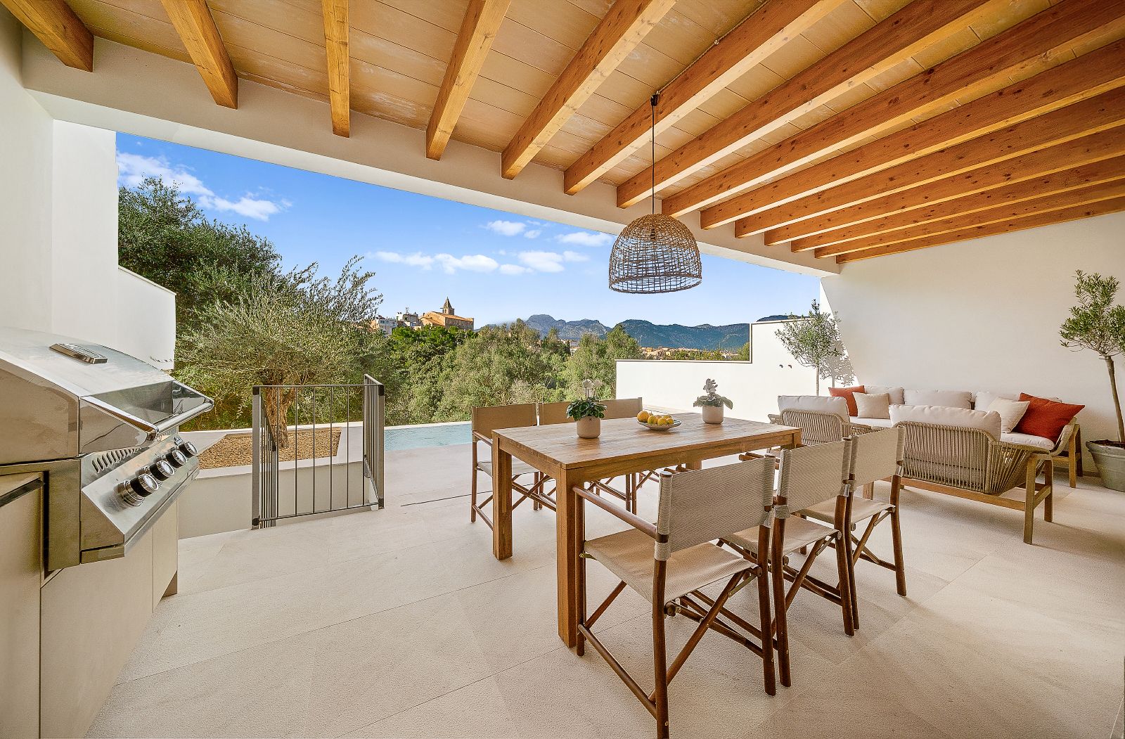 Casa reformada en Campanet con piscina y garaje