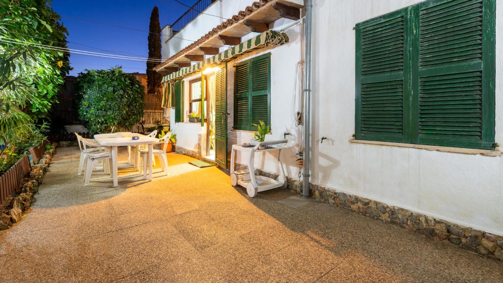 Casa con jardín, dividido en 3 apartamentos, en La Bonanova, Palma de Mallorca
