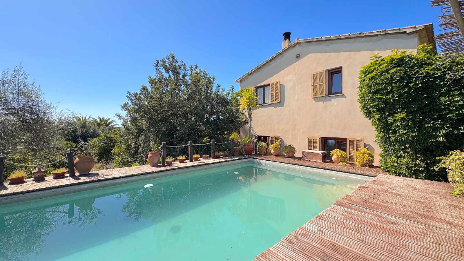 Finca rústica en Santa Maria del Camí con casa de invitados y piscina
