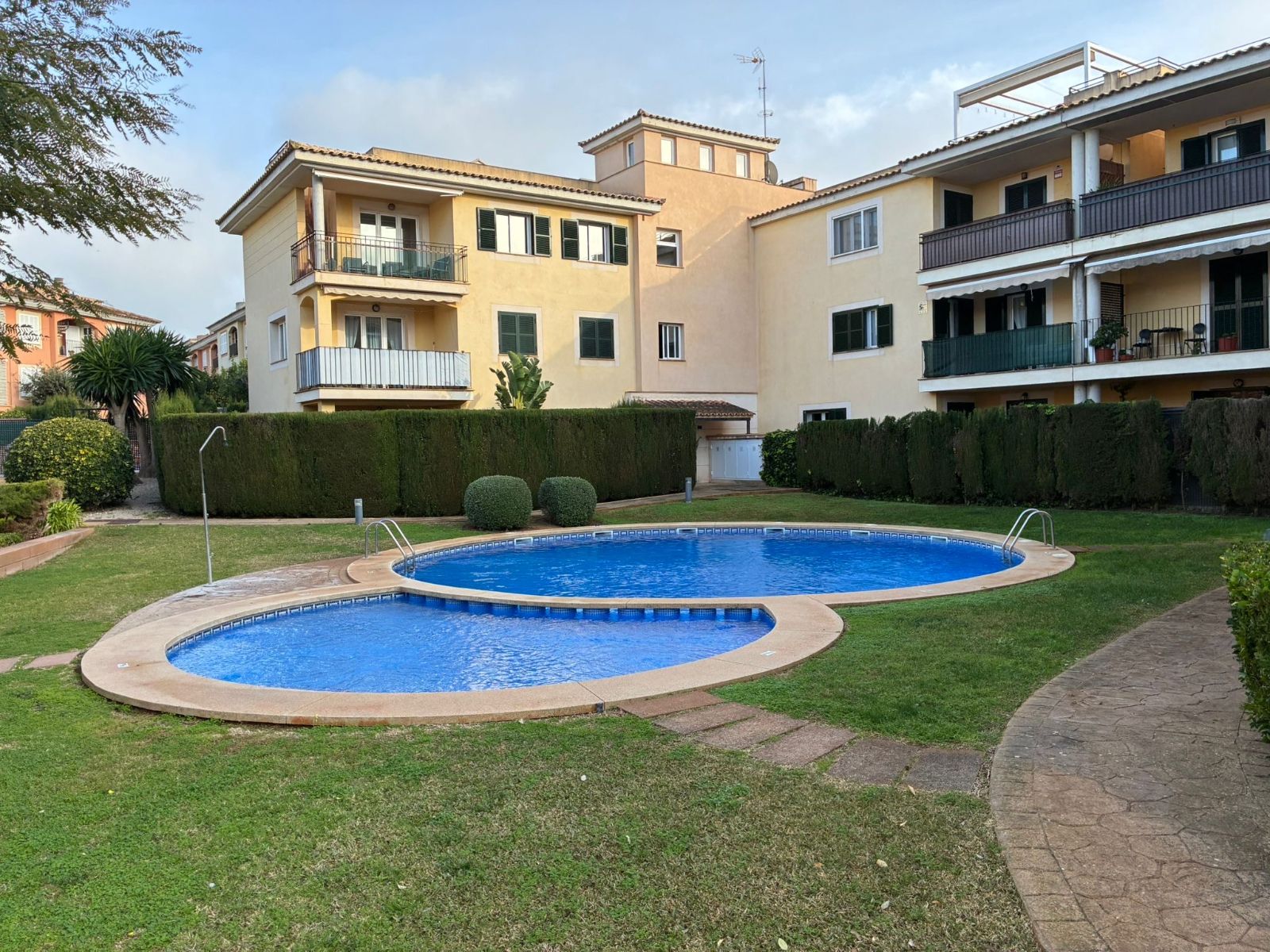 Apartamento de 85 m2 en Sa Torre con piscina y parking