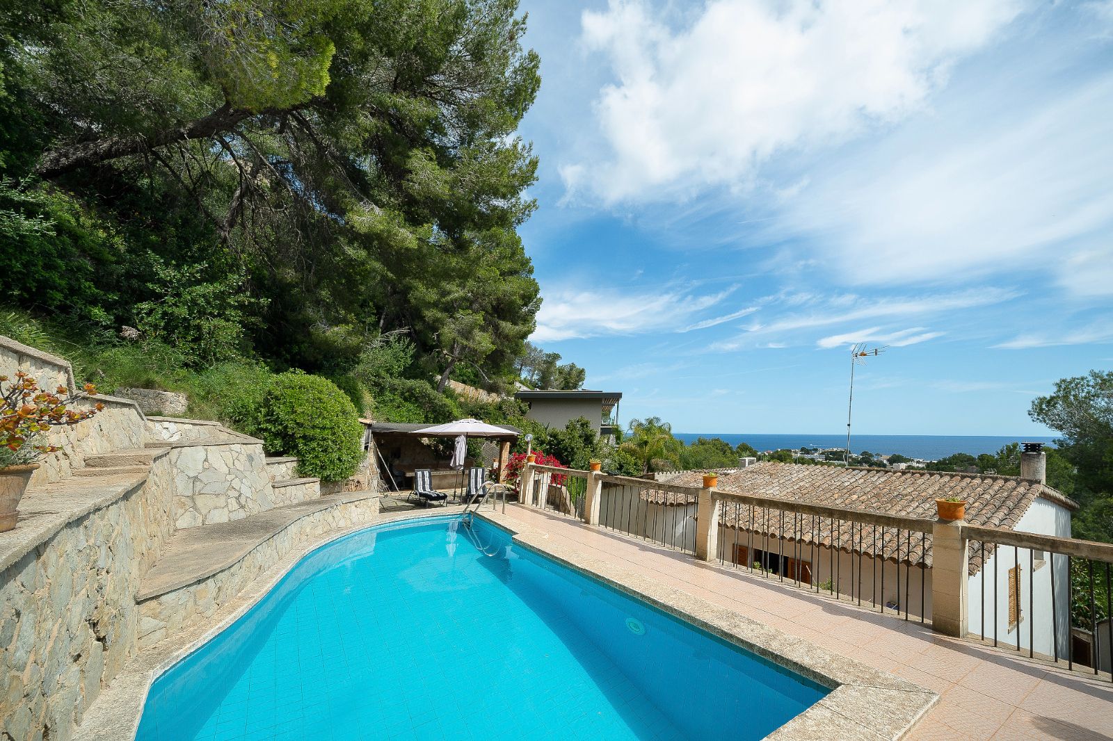 Villa de 225 m2 en Costa d'en Blanes con vistas al mar, piscina y garaje