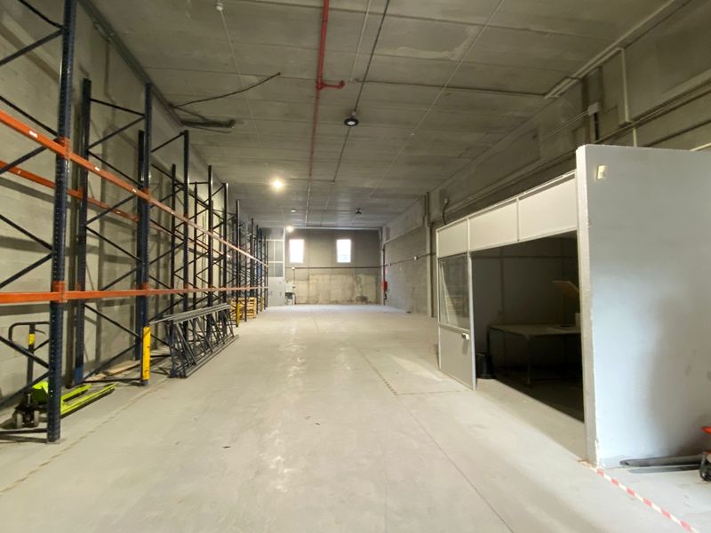 Nave Industrial en alquiler Sant Feliu de Llobregat, Barcelona. Ref: 2712. Calvet Premium Real Estate