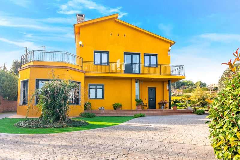 Chalet Independiente en venta Lliça D