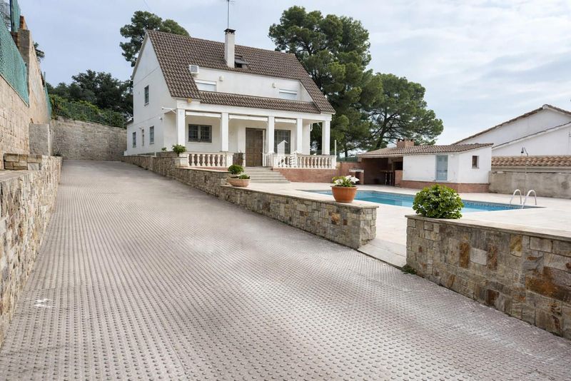 Chalet Independiente en venta Lliça D
