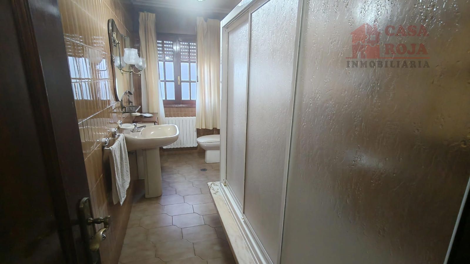 Baño - Casa con ascensor y vistas a la ría en As Barxas (Moaña).
