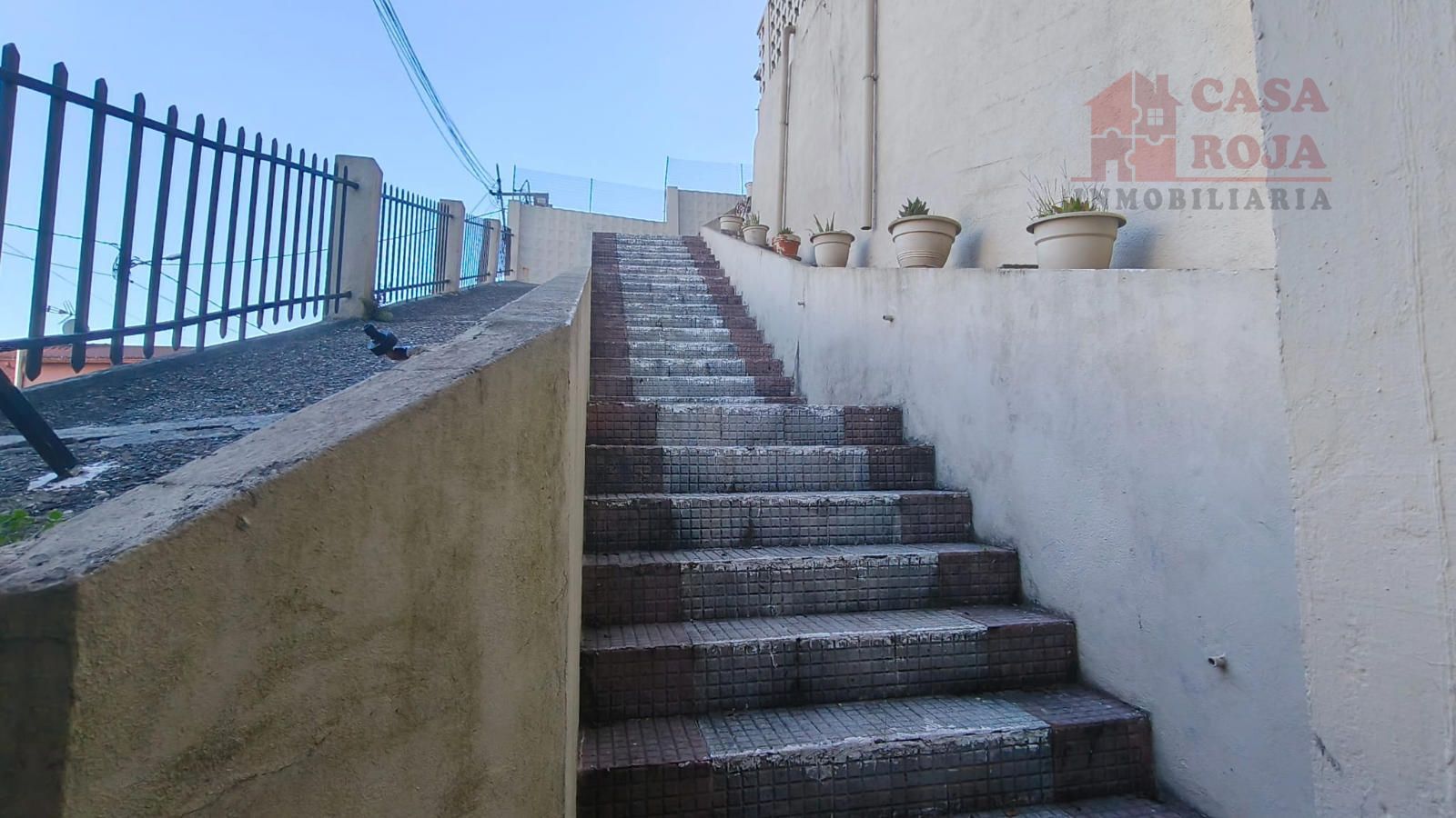 Escaleras - Casa con ascensor y vistas a la ría en As Barxas (Moaña).