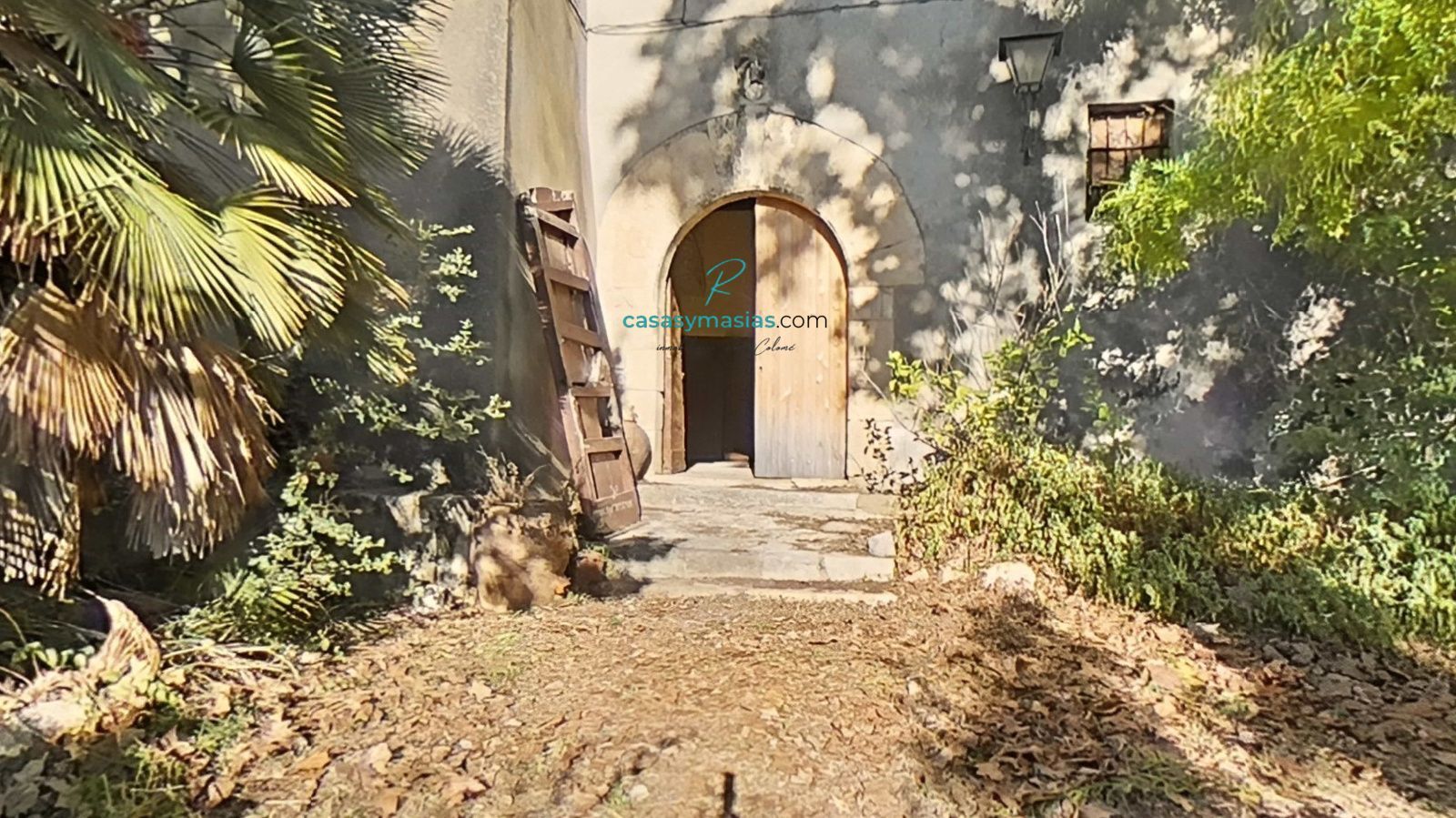 Masía histórica en venta en el Penedès, ideal para hotel rural, coliving, bodega o residencia - Foto 1