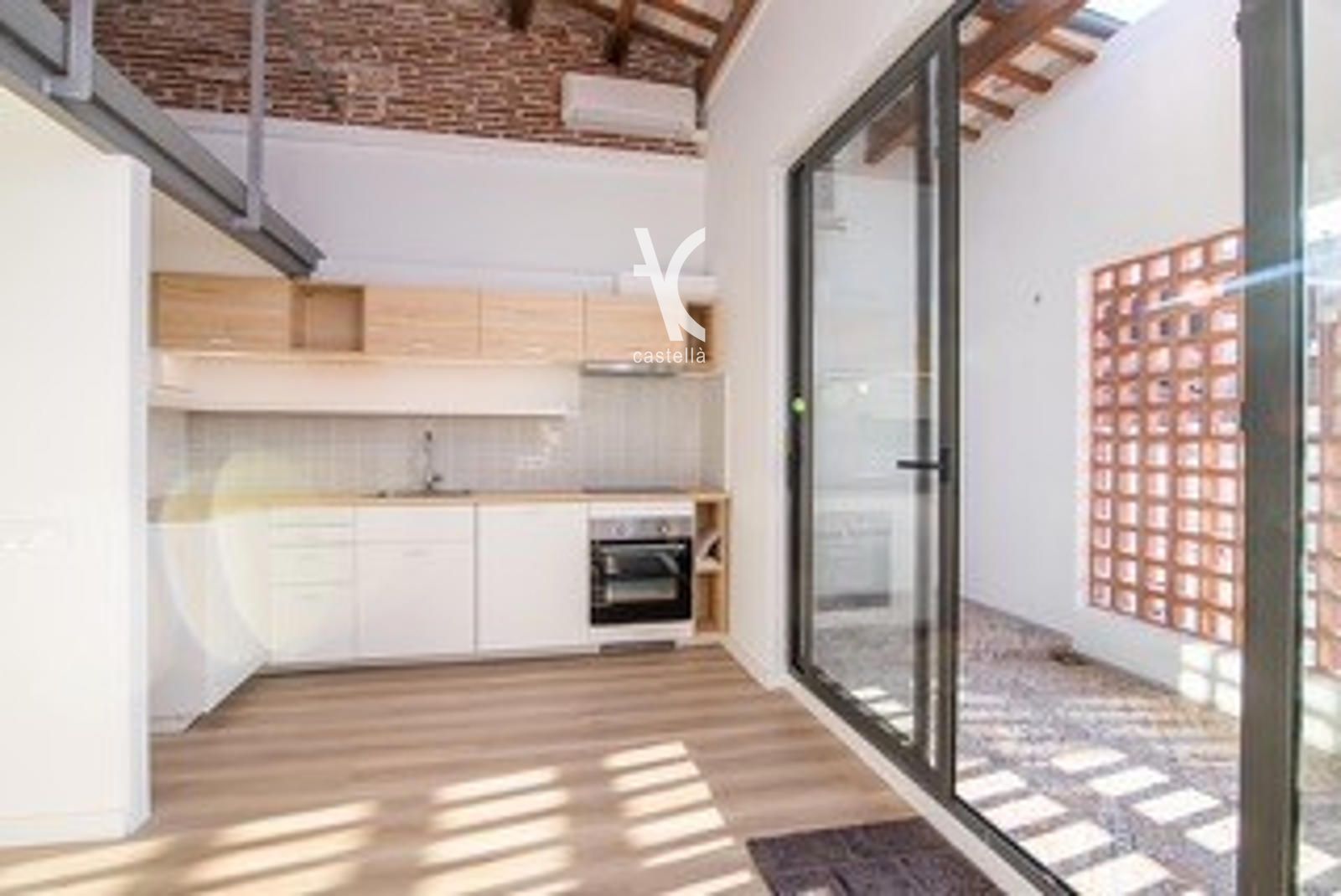 Duplex en lloguer Premiá de Mar, Barcelona. Ref: 1049. Castellà i Socis