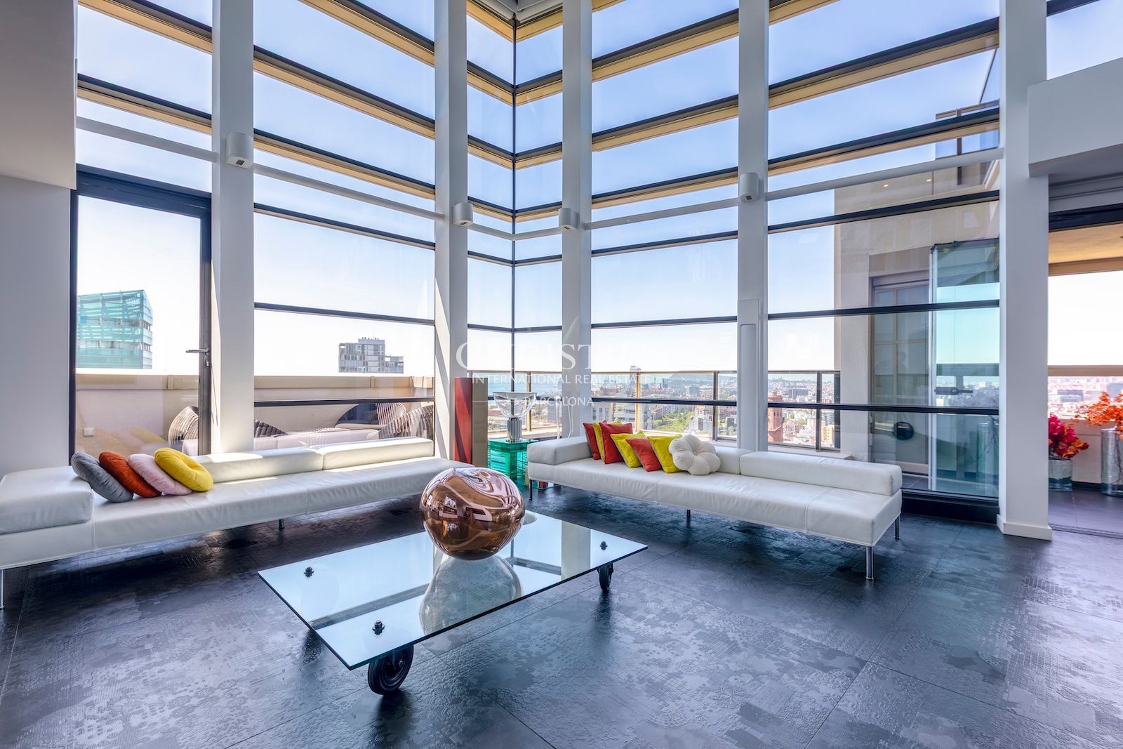 Vivir Barcelona desde las alturas. 2 habitaciones, 2 baños, 187 m² en venta.